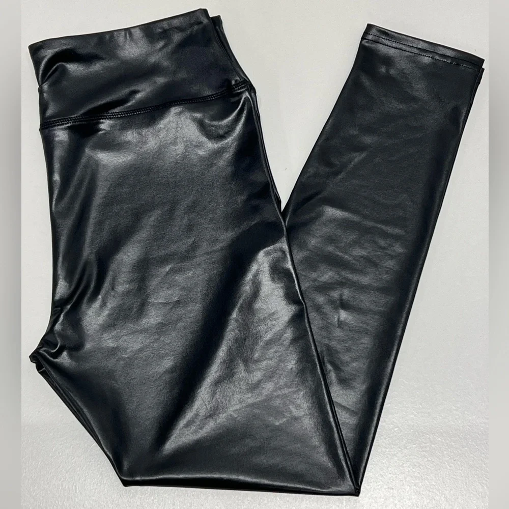 WOMEN'S High-Waisted Liquid Leggings - Wild Fable - Black